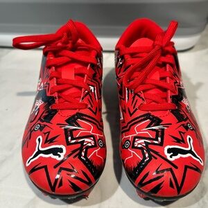 Red Puma cleats size 13.5 kids